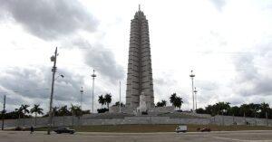 Hawana - Plac Rewolucji - pomnik Jose Martina