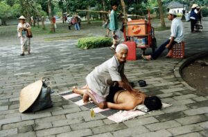 Bazarowy masażysta