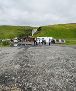 Parking przed wodospadem